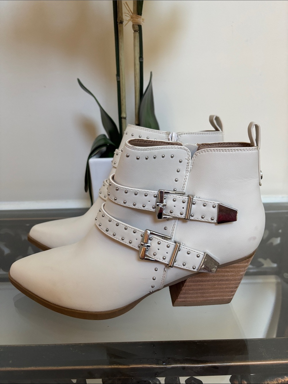 Dolce Vita White Studded Buckle Ankle Boots/Booties size 9 - Picture 3 of 8